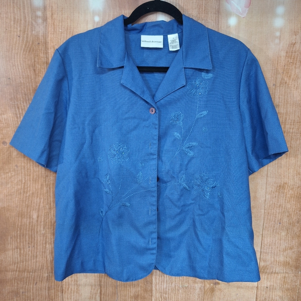Alfred Dunner size 10 blue embroidered button down blouse